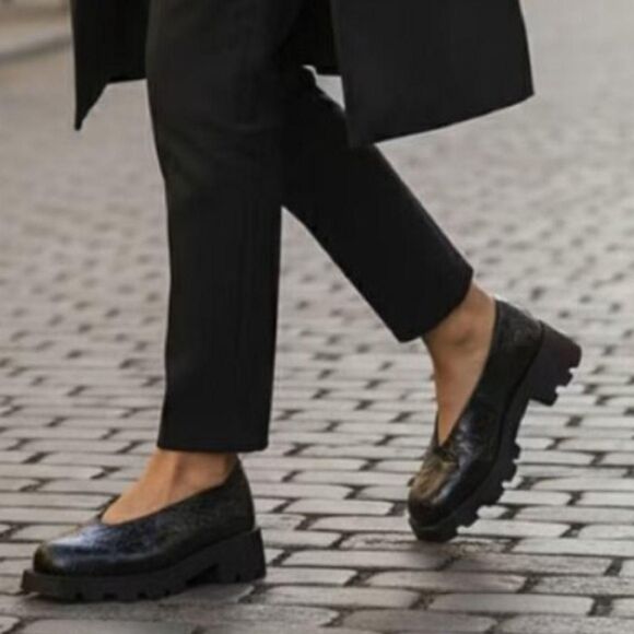 Katy Perry Collections Shoes - Katy Perry The Daarling Black Patent Crinkle Slip On Loafers Size 10M/40